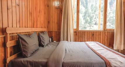 The Pahadians cafe & stay Room Type - Deluxe Room with Mountain View