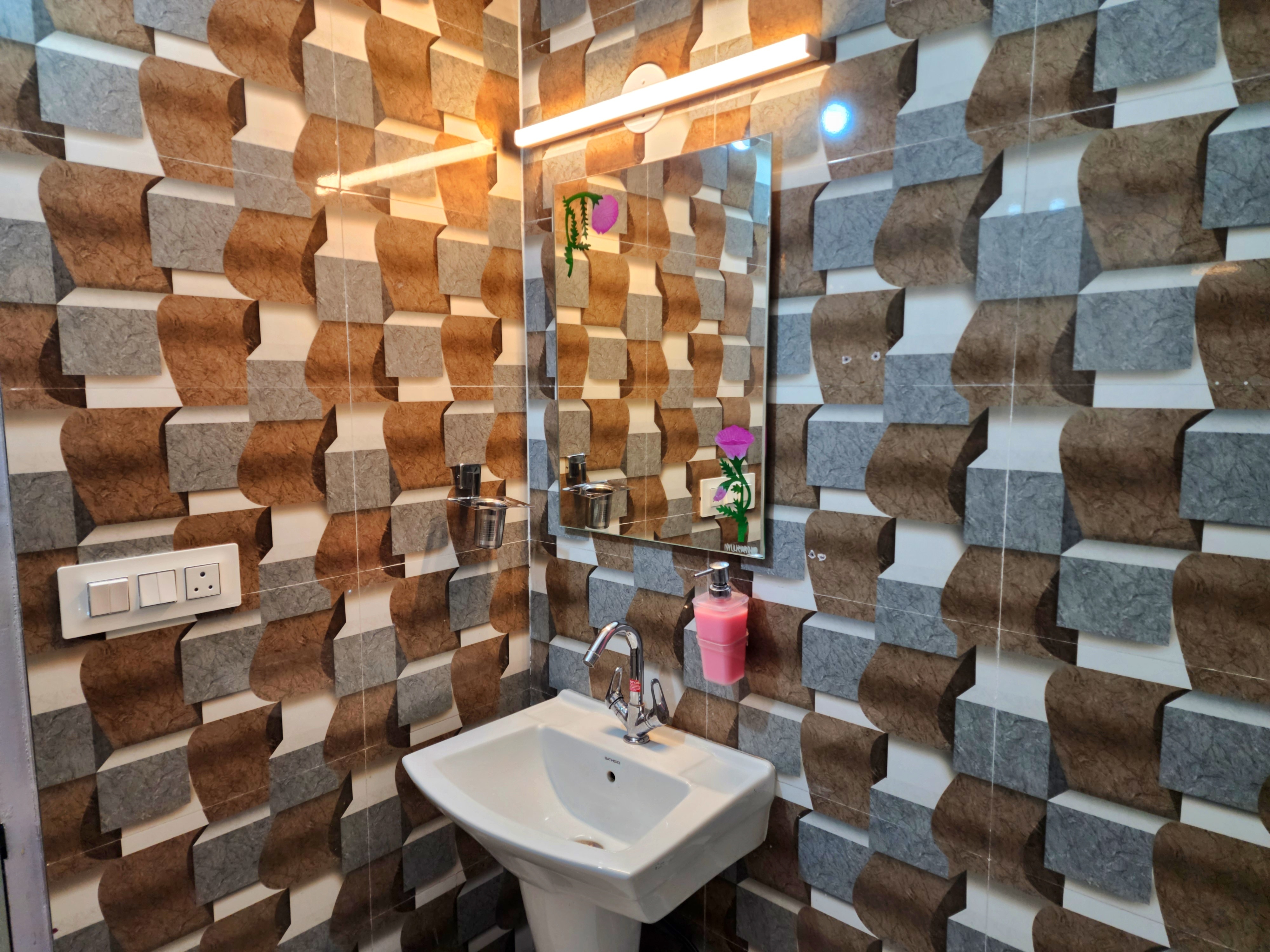 Sharma Homestay - Tap to explore photos