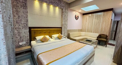 Hotel Kailash Inn Room Type - Deluxe