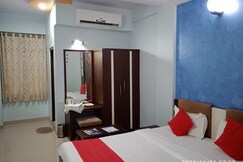 Goodluck Hotel & Guest House