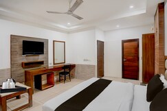 Townhouse by OYO Zirakpur Bus Stand Formerly Hotel Citi Inn