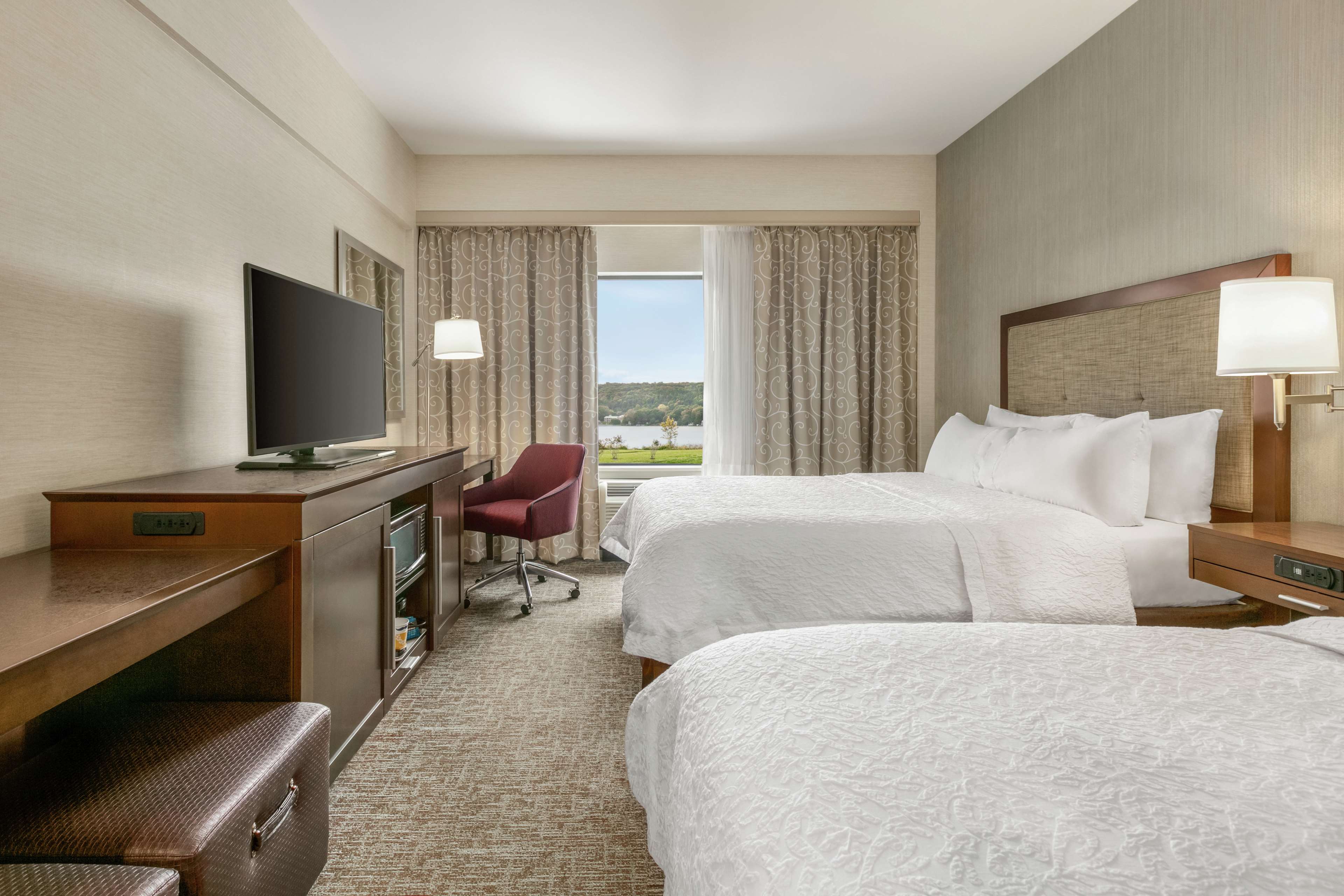 Hampton Inn by Hilton Penn Yan - Tap to explore photos
