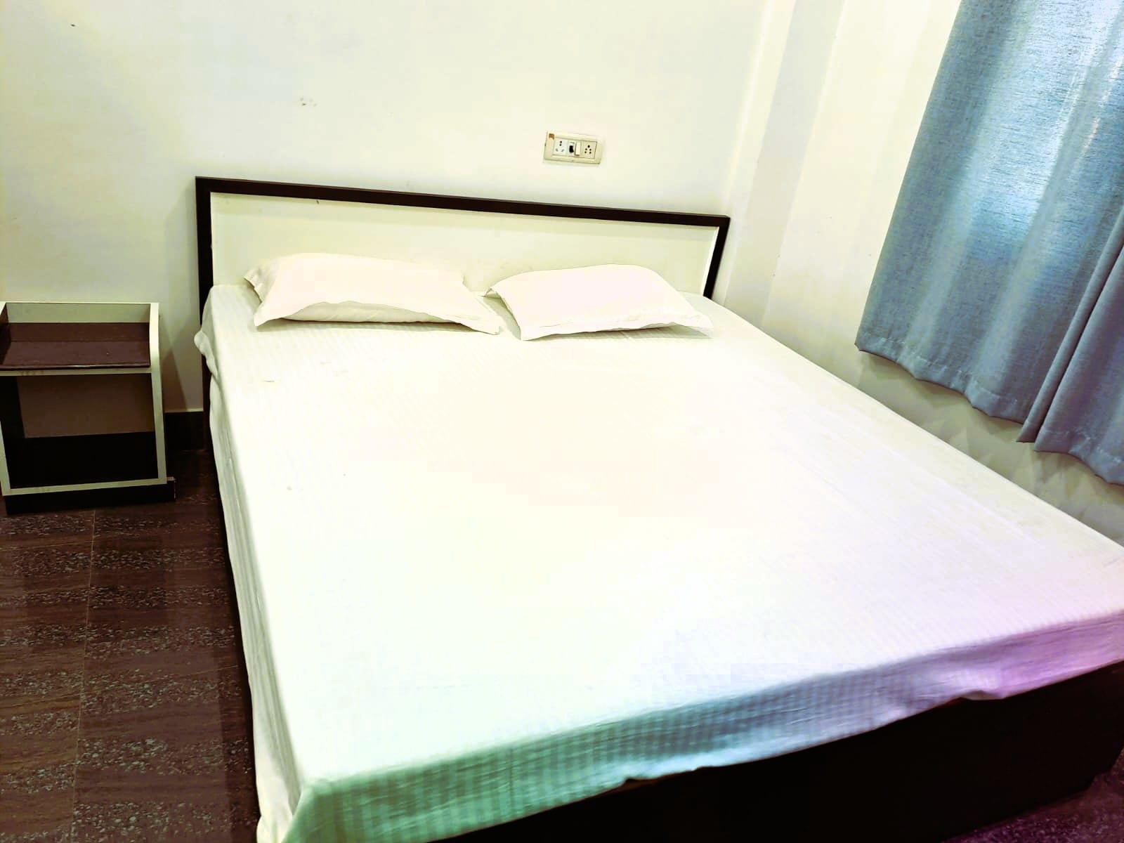 Shri Laxmi Guest House - Tap to explore photos