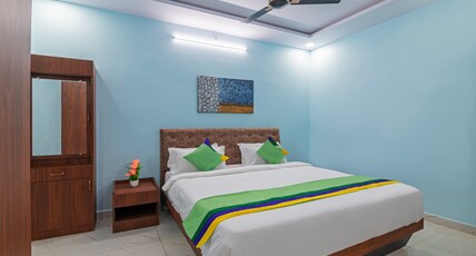 Itsy Hotels Kurinji Stay Inn With Swimming Pool Room Type - Deluxe Room