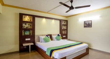 Itsy Hotels Vijaya Residency Room Type - Superior Room
