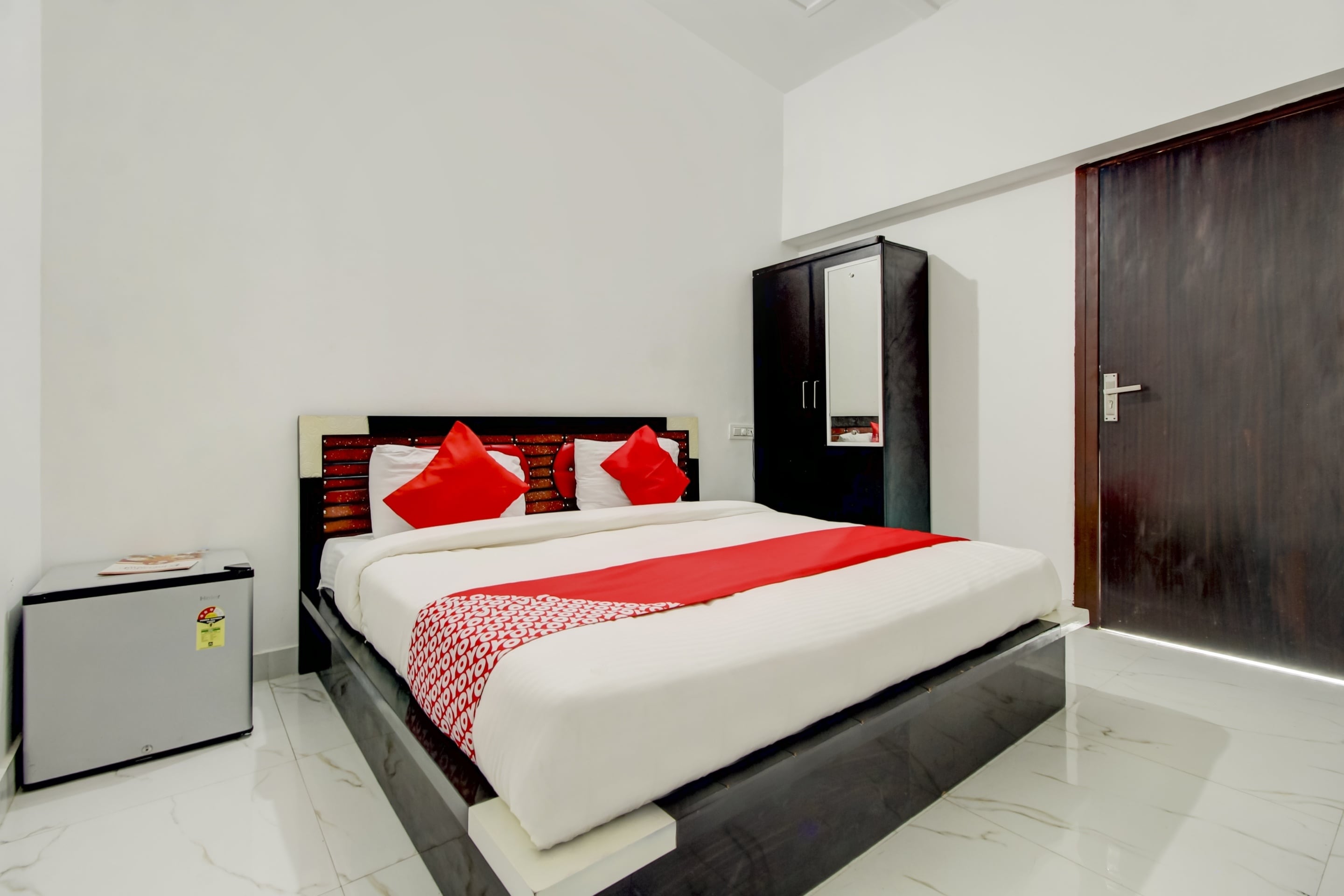 Flagship OYO Hotel Imperial Fort - Tap to explore photos