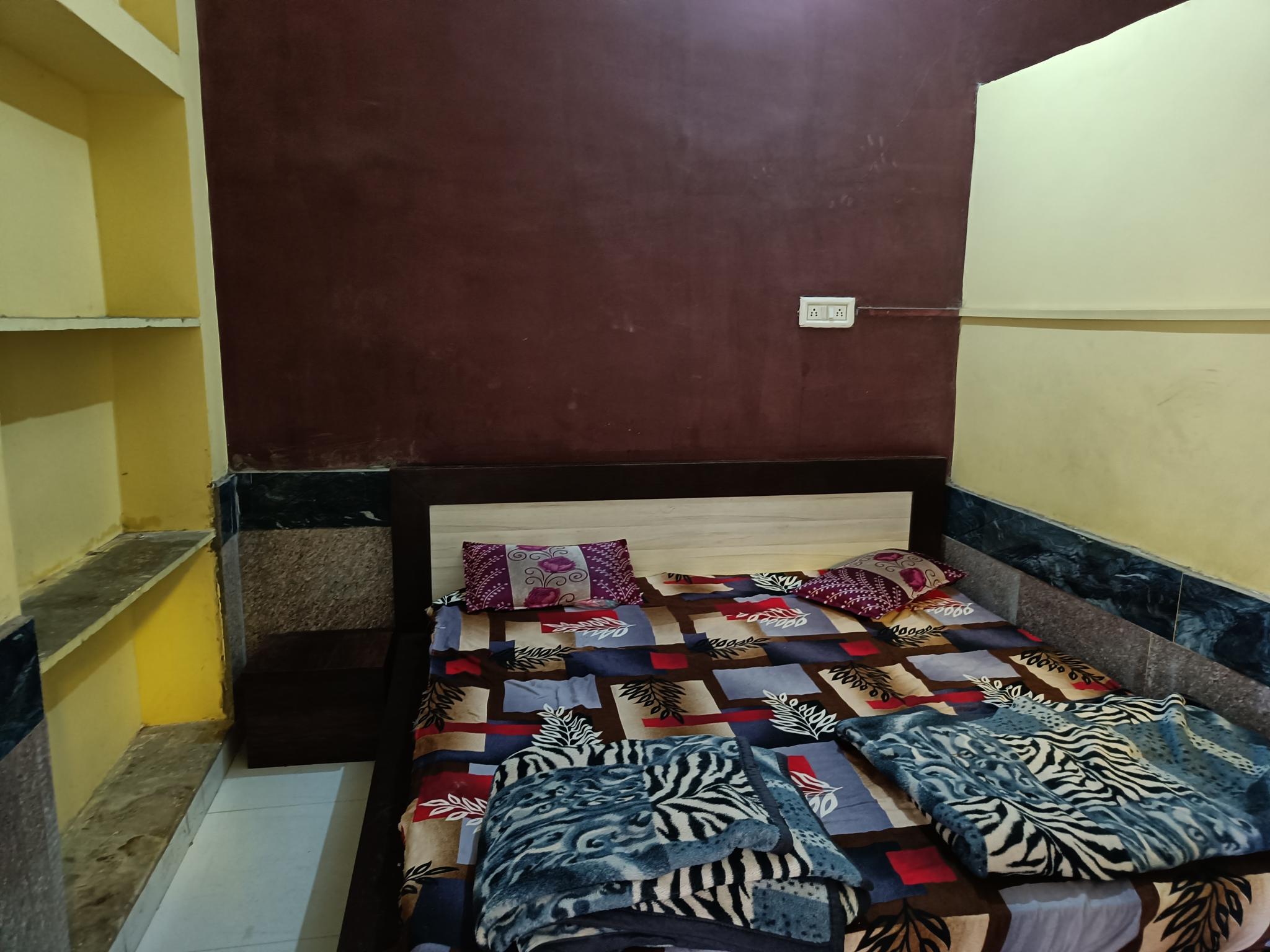 Hotel Krishna Kutir - Tap to explore photos