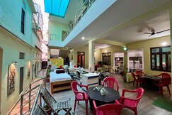 Hotel Foreigners Inn