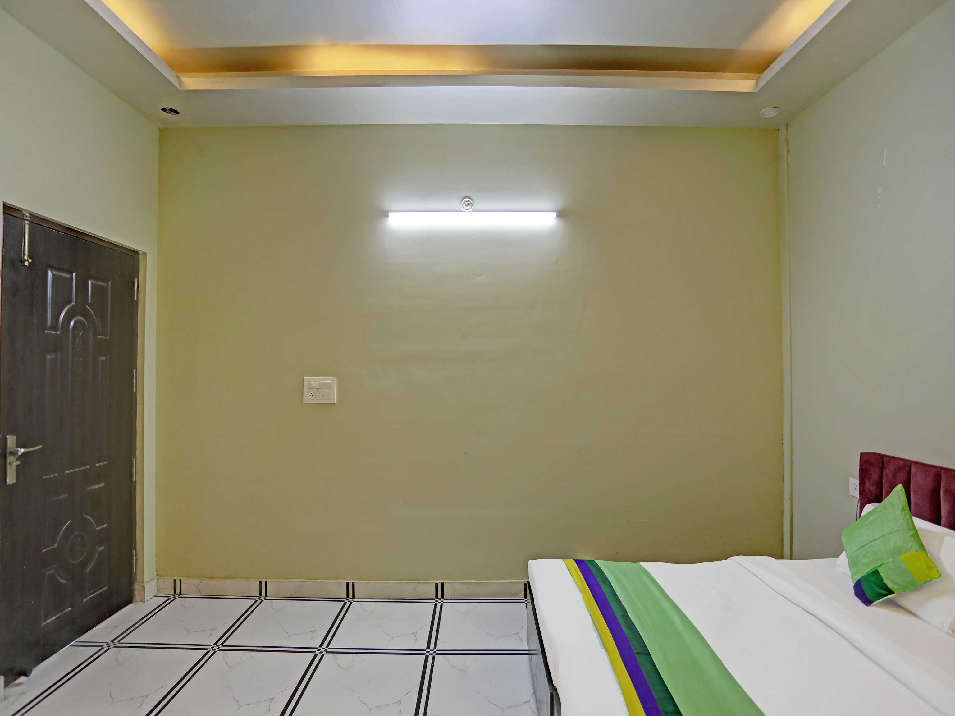 Hotel O Expo View Stay - Tap to explore photos