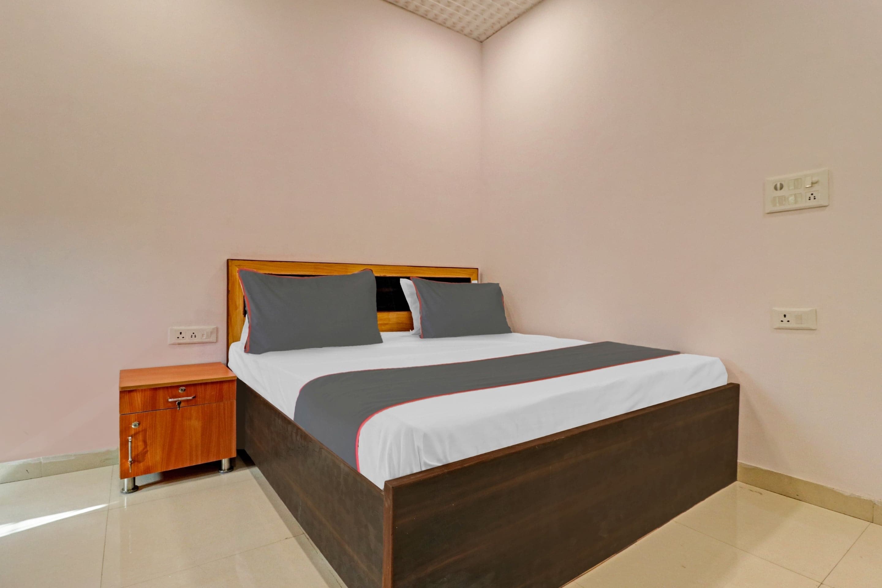 Collection O Qotel Peeragarhi - Tap to explore photos