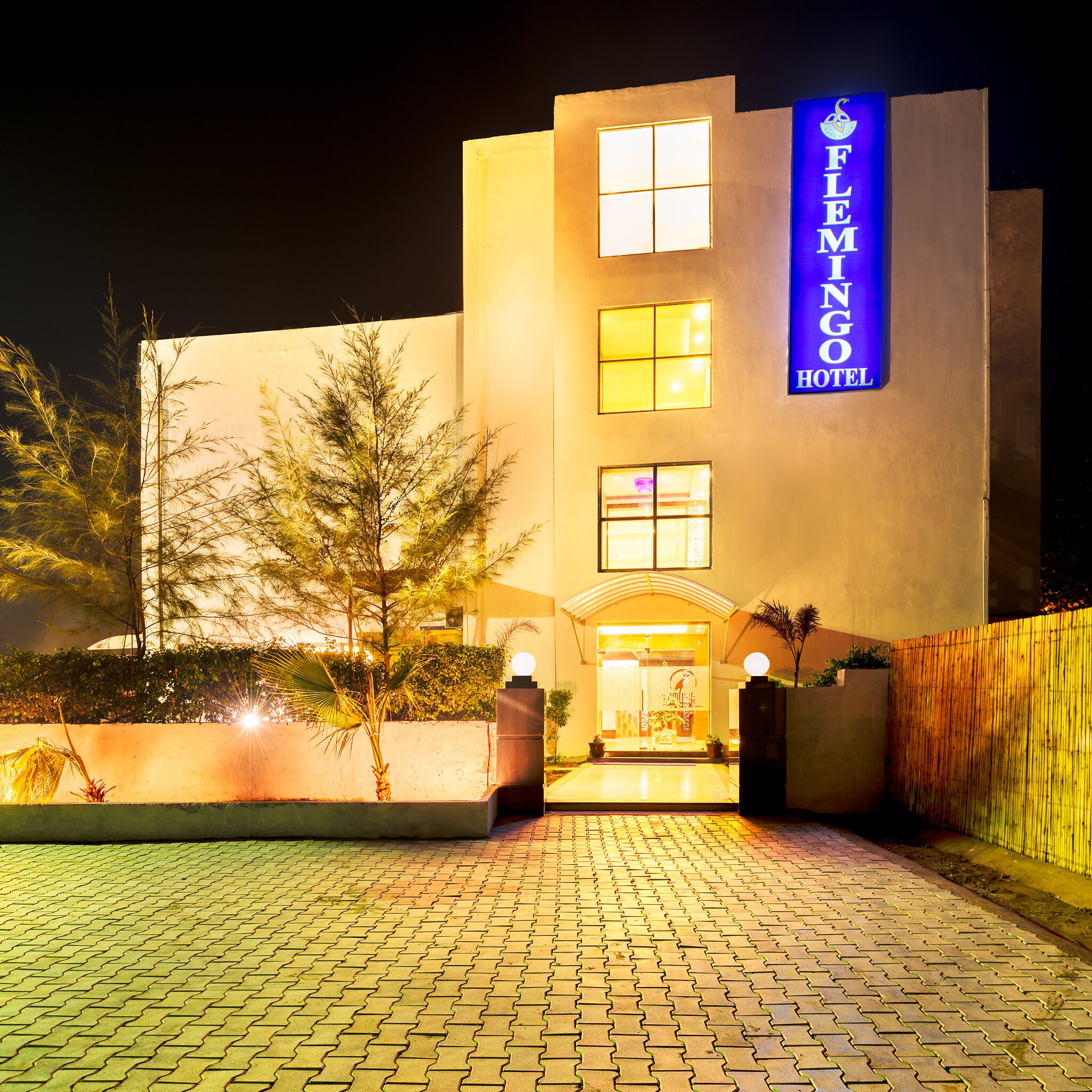 HOTEL PREMIUM FLEMINGO - Tap to explore photos