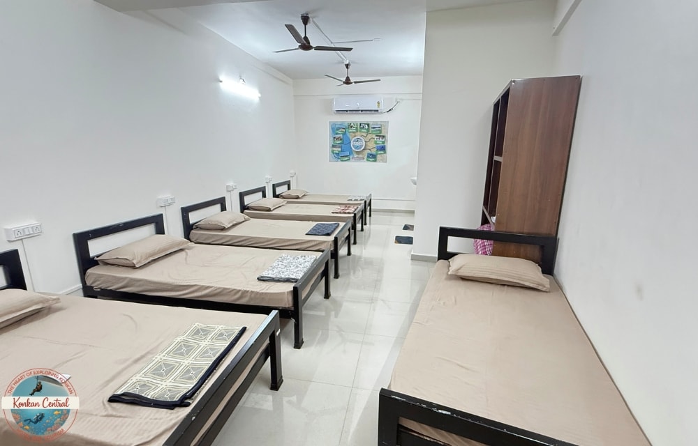 Konkan Central Kankavali AC 6 Bed Family Room - Tap to explore photos