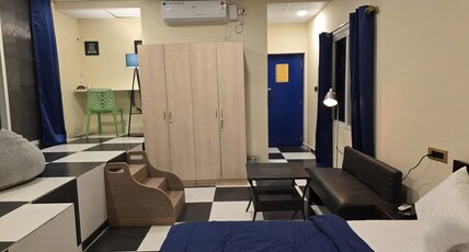 HosteLife Brookfield , By De Royale Hotels Room Type - Lounge Suite Room