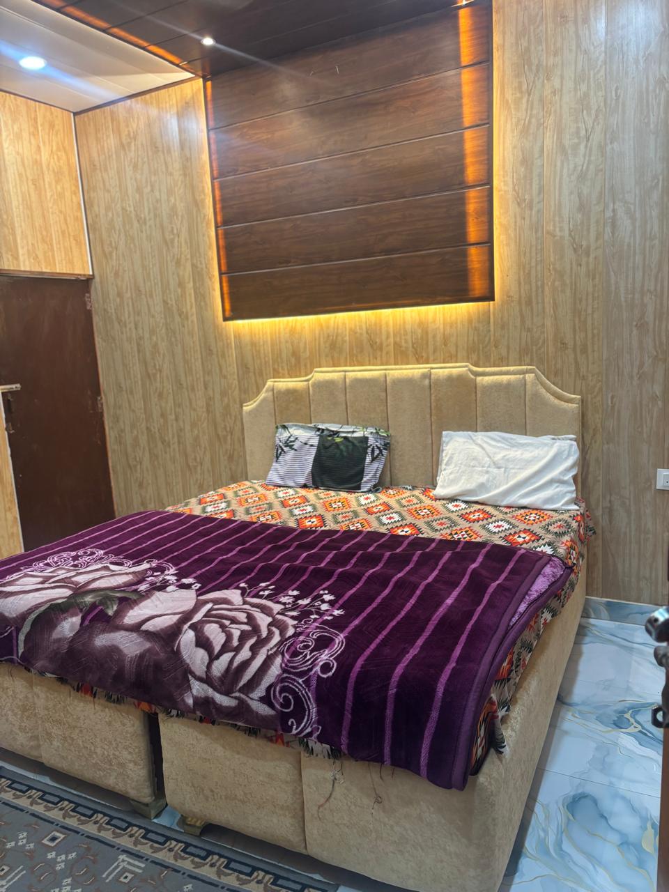 Shri Onkar Nath Guest house - Tap to explore photos