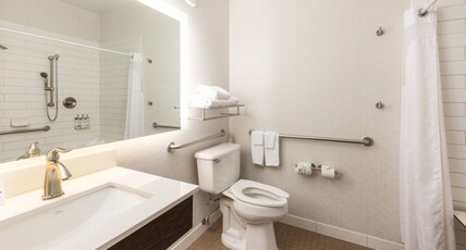 Holiday Inn Express Bellingham, an IHG Hotel Room Type - 1 King Standard Communication Accessible Roll Shower Holiday Inn Express Bellingham, an IHG Hotel Room Type - 1 King Standard Communication Accessible Roll Shower