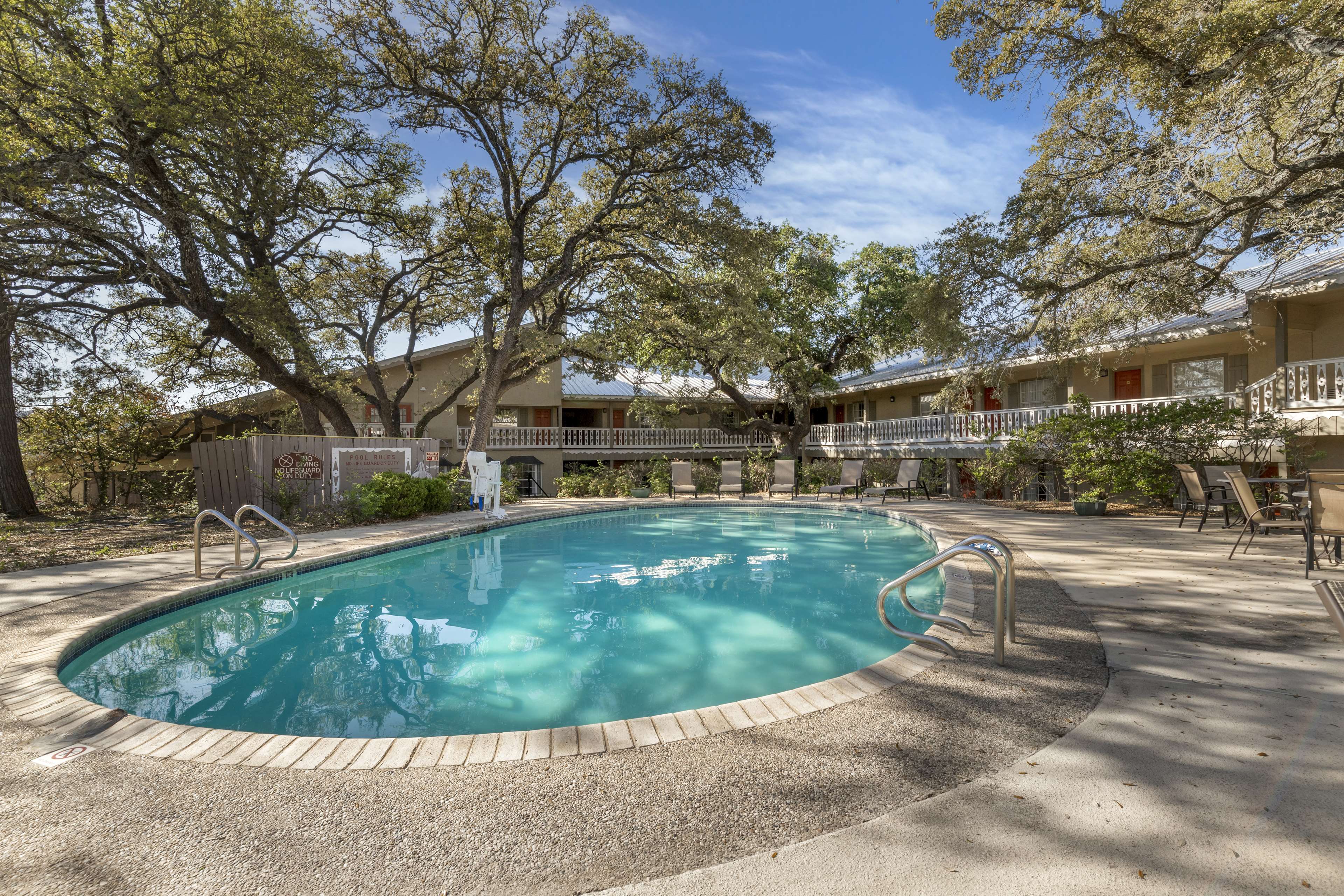 Best Western Sunday House Inn - Tap to explore photos