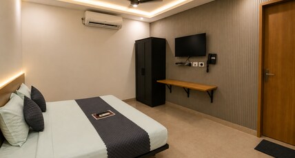 GV Elite Luxury Hotel Near Nexus Mall Room Type - Deluxe Room with City View