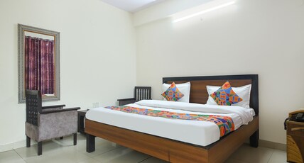 FabHotel Maharaja Palace Room Type - Deluxe Room