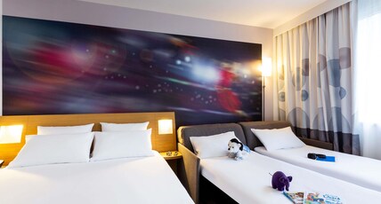 Novotel Limoges Le Lac Room Type - Classic Room with 1 double bed and 2 single sofa beds