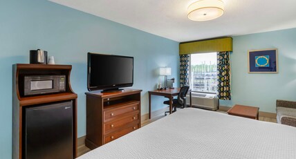 BEST WESTERN PLUS MYRTLE BEACH Room Type - 1 King Bed, Non-Smoking, Oversized Room, Flat Screen Television, Sofabed, Microwave And Refrigerator BEST WESTERN PLUS MYRTLE BEACH Room Type - 1 King Bed, Non-Smoking, Oversized Room, Flat Screen Television, Sofabed, Microwave And Refrigerator
