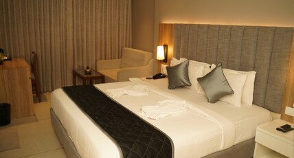 Hotel Devdeep Room Type - Deluxe Room