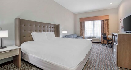 Best Western Plus Peppertree Inn At Omak Room Type - Accessible - 1 King, Mobility Accessible, Roll In Shower, Non-Smoking, Full Breakfast Best Western Plus Peppertree Inn At Omak Room Type - Accessible - 1 King, Mobility Accessible, Roll In Shower, Non-Smoking, Full Breakfast