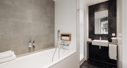 DoubleTree by Hilton Amsterdam Centraal Station Room Type - LUMINAIR SUITE