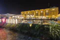 HOTEL LUXURA