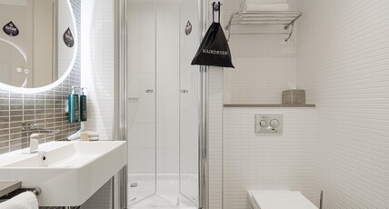 DoubleTree by Hilton Amsterdam Centraal Station Room Type - TWIN ROOM HIGHER FLOOR