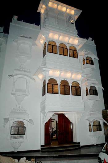 Hotel Bundi Haveli - Tap to explore photos