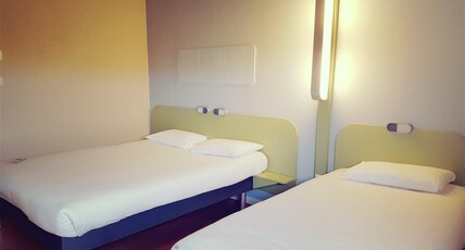 ibis budget Arles Palais des Congr Room Type - Triple Room with a large bed and a single bed