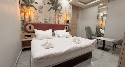 SHREEDHAR INN Room Type - Deluxe Room