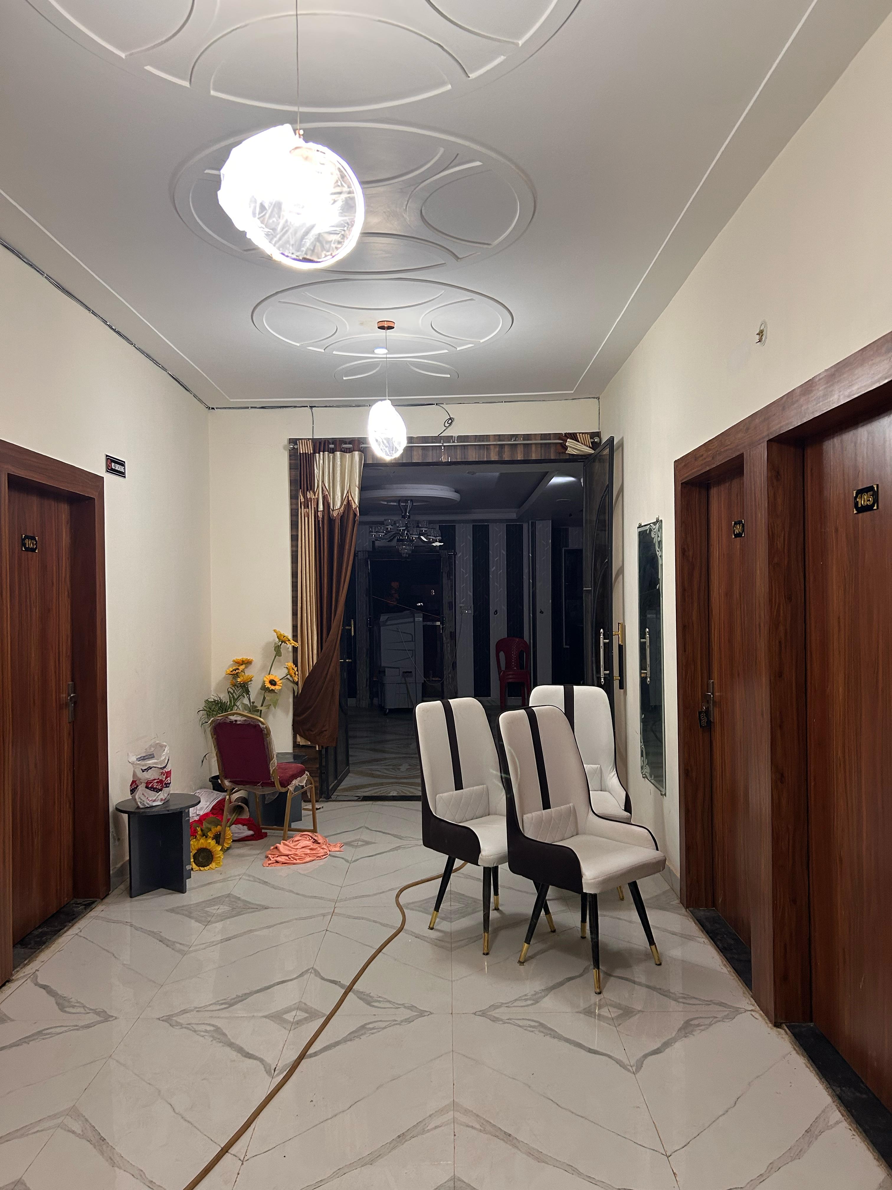 hotelsaanvi&banquethall - Tap to explore photos