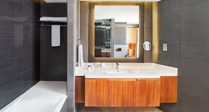 Radisson Blu Hotel, Dubai Canal View Room Type - Superior Room