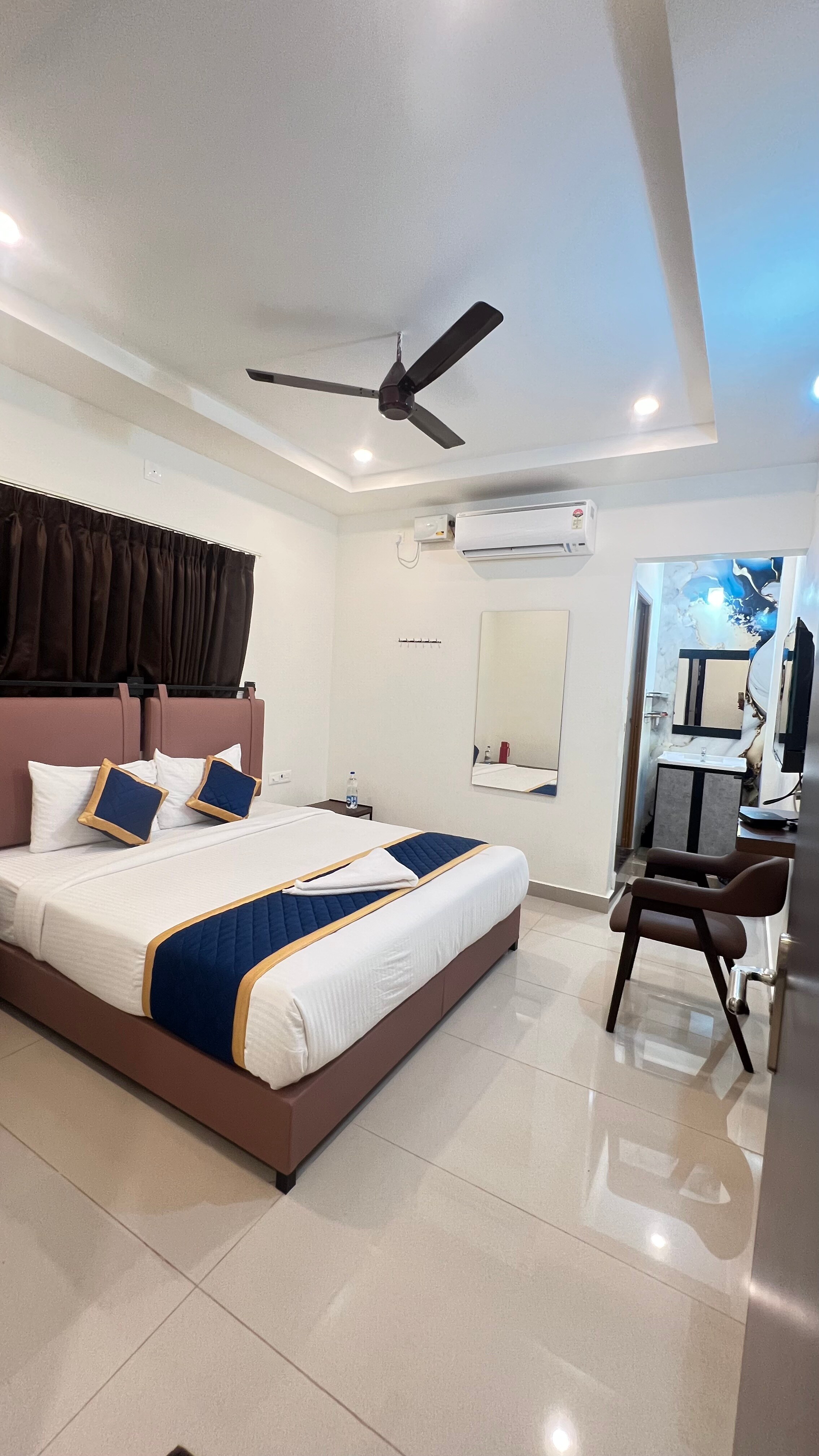 SVJMG BAKTHAPRIYA HILL VIEW RESIDENCY - Tap to explore photos
