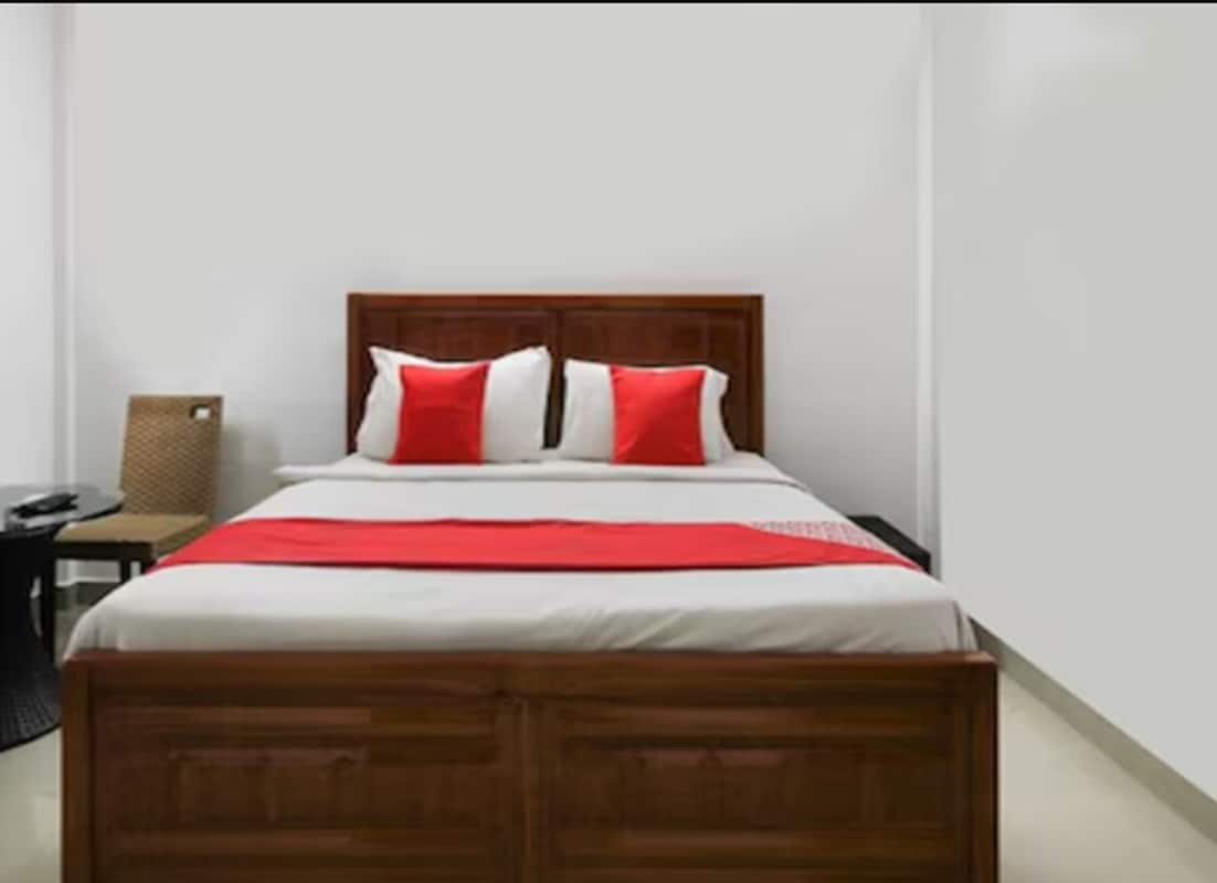 Hotel Dhakshyani - Tap to explore photos