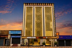 Hotel Oak Plaza Near Connaught Place & NDLS Station