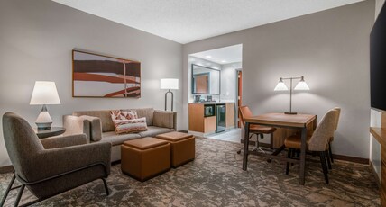 Embassy Suites by Hilton Albuquerque Room Type - 1KG MOB HR ACC RI-SHW STE