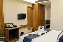 Address of HOTEL GOLD CREST