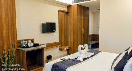 HOTEL GOLD CREST Room Type - Deluxe Room with Air Conditioning