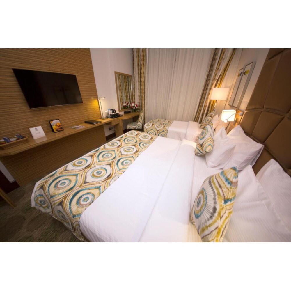 Best Western Plus Pearl Creek - Tap to explore photos
