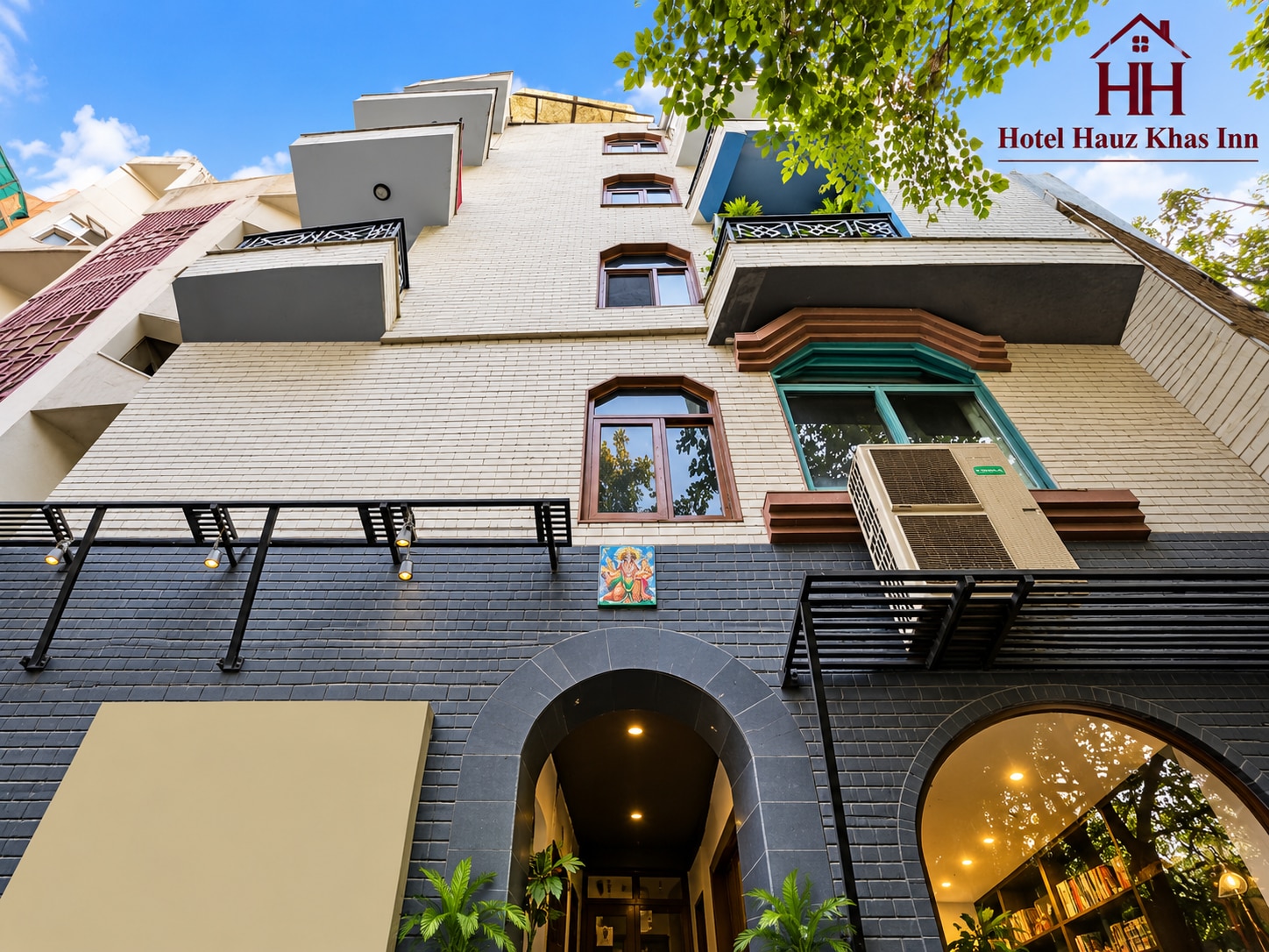 Hotel Hauz Khas Inn - Tap to explore photos