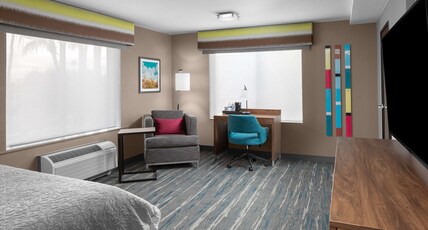 Hampton Inn by Hilton Phoenix-Biltmore Room Type - 1 QUEEN BED NONSMOKING