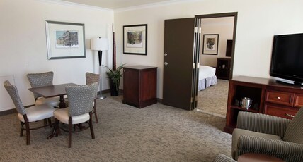 President Abraham Lincoln Springfield a DoubleTree by Hilton Room Type - JUNIOR SUITE W  KING BED