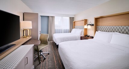 Holiday Inn Burlington Hotel & Conference Centre Room Type - 2 Queen Standard