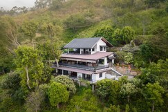 Garfield Villa by TONIK