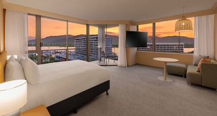 Pacific Hotel Cairns Room Type - Premium Balcony Suite