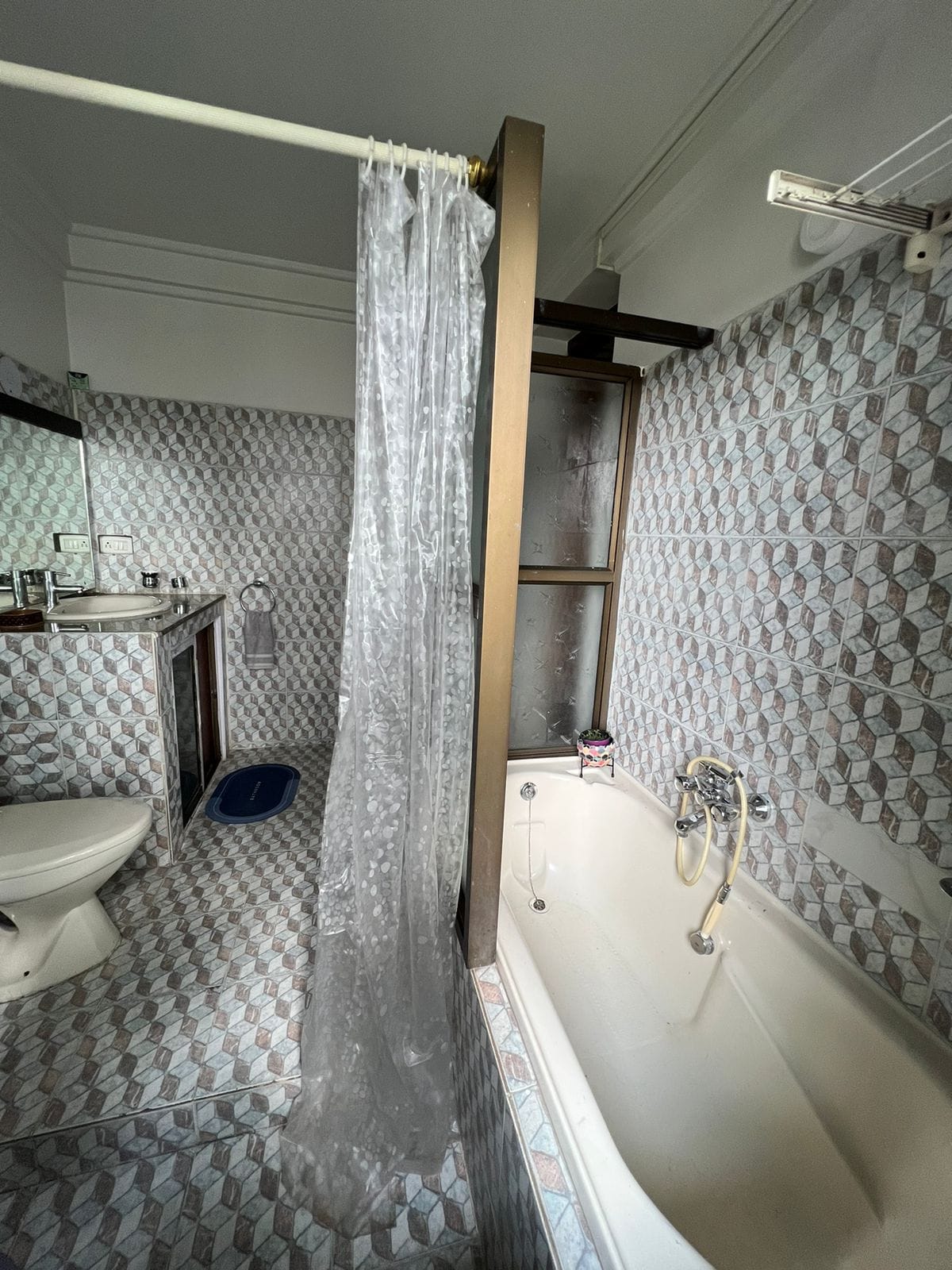 Bellevue Homestay - Tap to explore photos