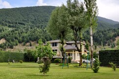 Whistling Woods Eco Resort