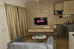 Golden Elm Near Airport by superhomes